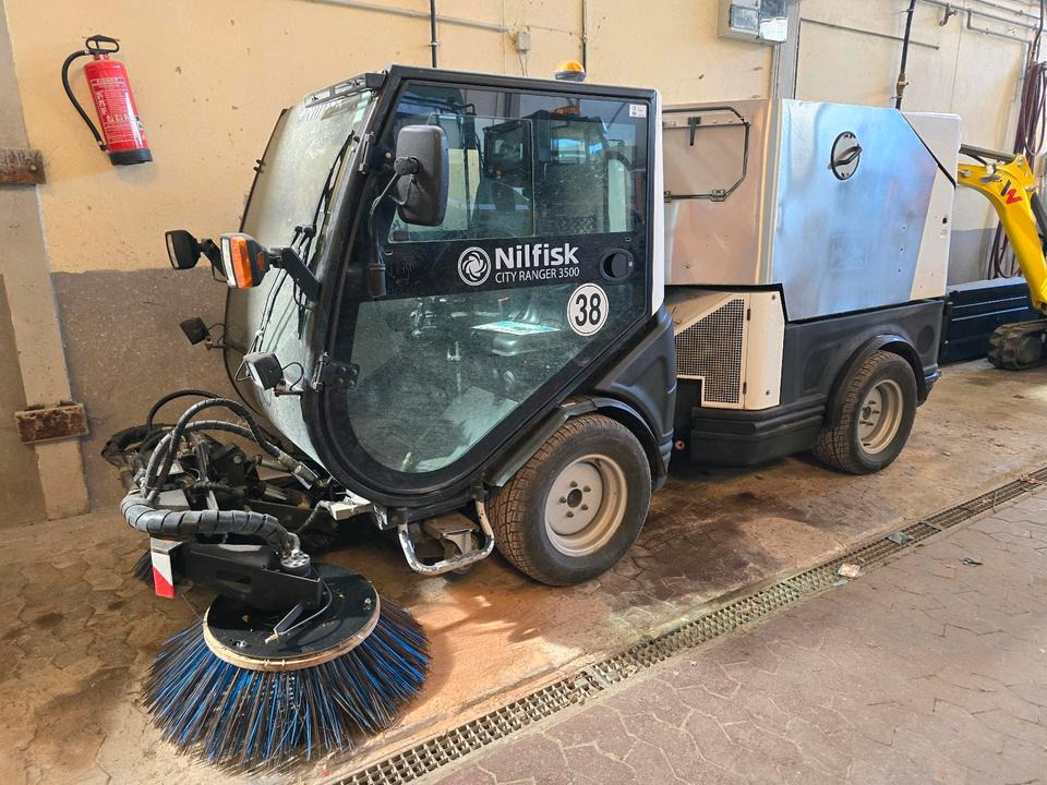 Nilfisk City Ranger 3500 Kehrmaschine Straßenkehrmaschine mit Schmidt Bediendisplay Hako Kehreinheit - Kehrmaschine: das Bild 1 Nilfisk City Ranger 3500 Kehrmaschine Straßenkehrmaschine mit Schmidt Bediendisplay Hako Kehreinheit - Kehrmaschine: das Bild 1