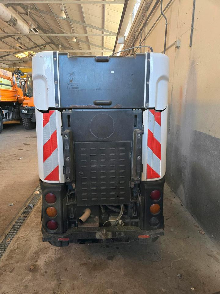 Nilfisk City Ranger 3500 Kehrmaschine Straßenkehrmaschine mit Schmidt Bediendisplay Hako Kehreinheit - Kehrmaschine: das Bild 4 Nilfisk City Ranger 3500 Kehrmaschine Straßenkehrmaschine mit Schmidt Bediendisplay Hako Kehreinheit - Kehrmaschine: das Bild 4