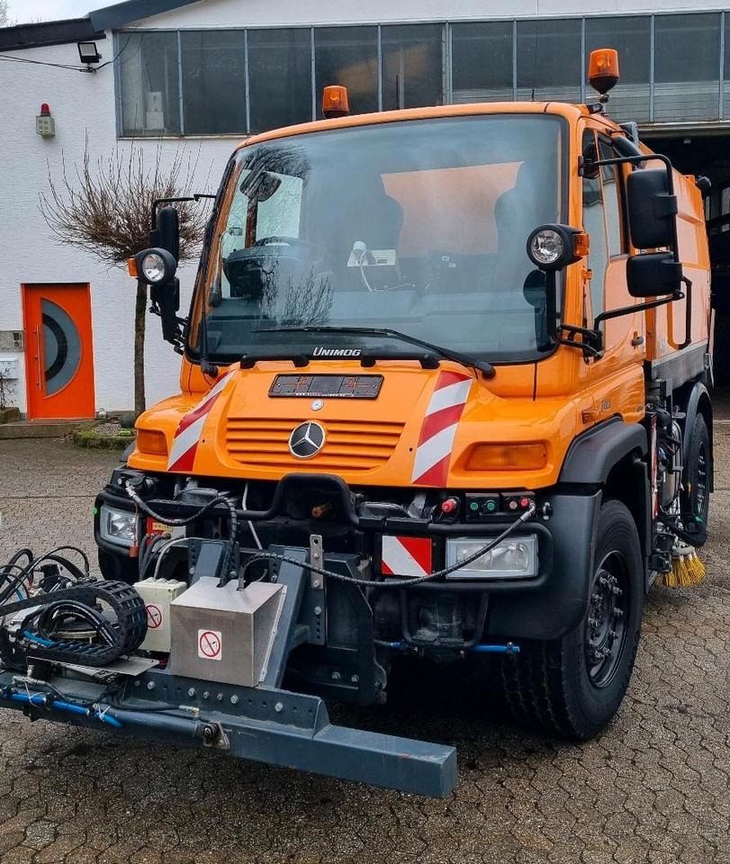 Unimog Kehrmaschine U400 405 Mercedes-Benz Hydrostat Wechsellenkung Variopilot - Kehrmaschine: das Bild 3 Unimog Kehrmaschine U400 405 Mercedes-Benz Hydrostat Wechsellenkung Variopilot - Kehrmaschine: das Bild 3