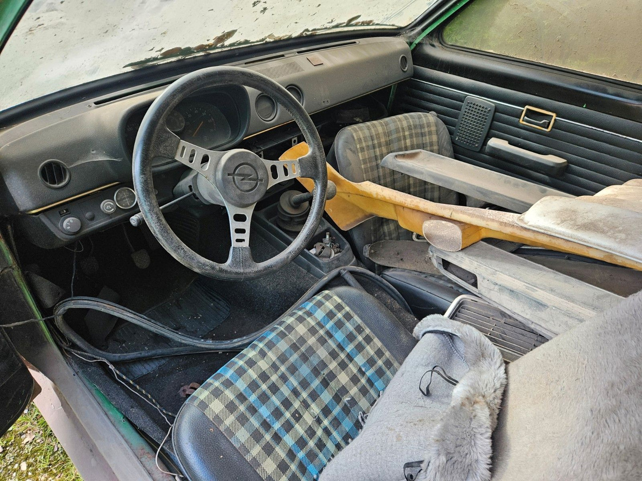 PKW Opel Kadett C  Rallye 2.0E Coupe Nr.13 Scheunenfund: das Bild 9