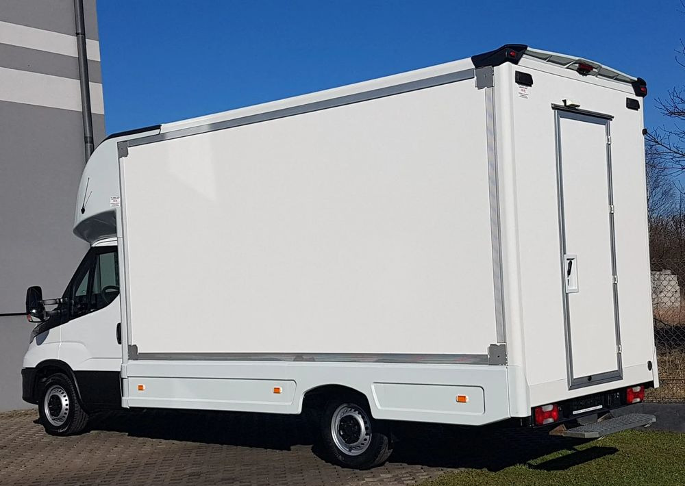 Iveco DAILY KONTENER NISKOPODŁOGOWY 4,43x2,23x2,42 SKLEP FOODTRUCK BAR KLIMA KONIOWÓZ KAMPER - Verkaufsfahrzeug: das Bild 3 Iveco DAILY KONTENER NISKOPODŁOGOWY 4,43x2,23x2,42 SKLEP FOODTRUCK BAR KLIMA KONIOWÓZ KAMPER - Verkaufsfahrzeug: das Bild 3