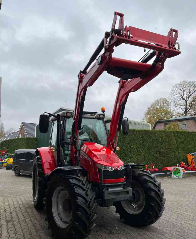 Massey Ferguson 5710S Dyna-4 Essential Voorlader Tractoren - Traktor: das Bild 3 Massey Ferguson 5710S Dyna-4 Essential Voorlader Tractoren - Traktor: das Bild 3