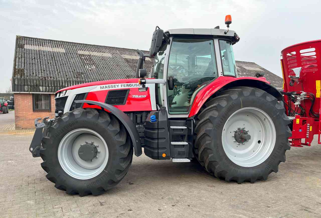 Massey Ferguson 7S.210 Dyna-VT Exclusive Tractoren - Traktor: das Bild 2 Massey Ferguson 7S.210 Dyna-VT Exclusive Tractoren - Traktor: das Bild 2