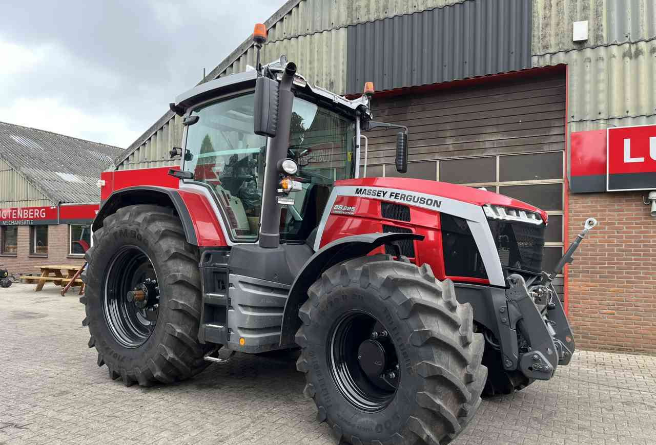 Massey Ferguson 8S.225 Dyna-VT Exclusive Tractoren - Traktor: das Bild 1 Massey Ferguson 8S.225 Dyna-VT Exclusive Tractoren - Traktor: das Bild 1