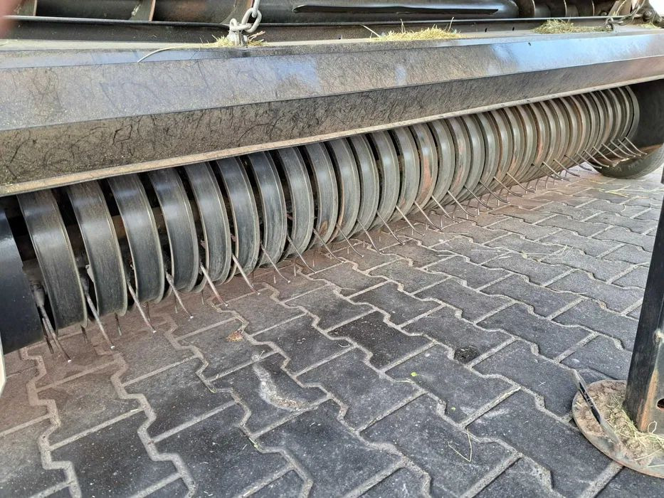 New Holland ROLL-BELT 150 cropcutter - Rundballenpresse: das Bild 5 New Holland ROLL-BELT 150 cropcutter - Rundballenpresse: das Bild 5