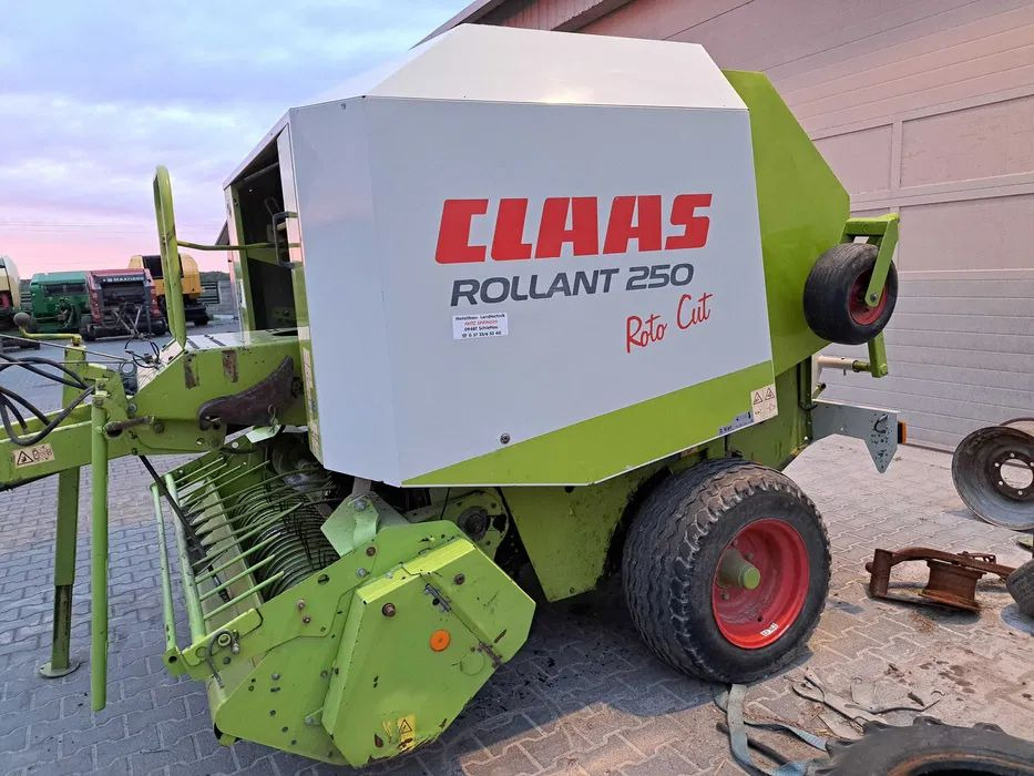 PRASA ROLUJĄCA CLAAS ROLLANT 250 RC 255 - Rundballenpresse: das Bild 1 PRASA ROLUJĄCA CLAAS ROLLANT 250 RC 255 - Rundballenpresse: das Bild 1
