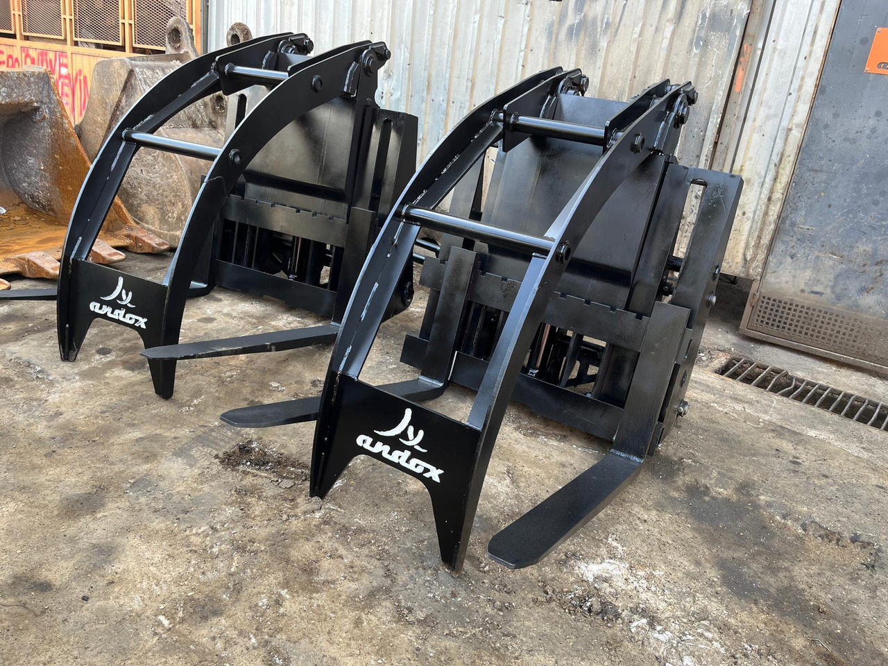 - Klammergeräte für Bagger: das Bild 4 - Klammergeräte für Bagger: das Bild 4