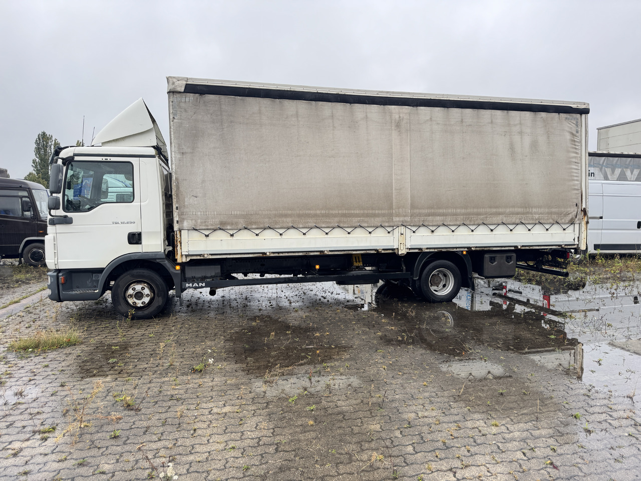 MAN 12.250 - Plane LKW: das Bild 3 MAN 12.250 - Plane LKW: das Bild 3
