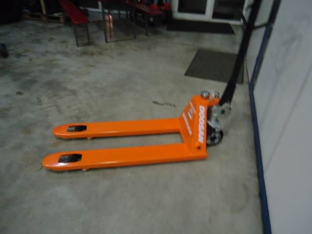 Doosan Pallettruck - Niederhubwagen: das Bild 4 Doosan Pallettruck - Niederhubwagen: das Bild 4
