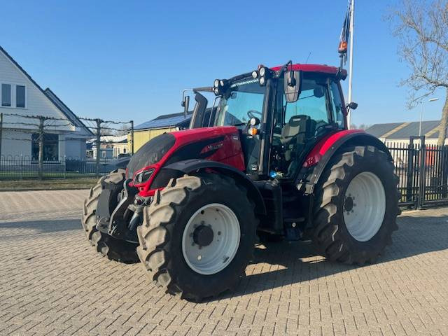 Valtra N134 Hitech - Traktor: das Bild 1 Valtra N134 Hitech - Traktor: das Bild 1