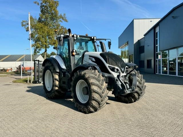 Valtra T214 Versu - Traktor: das Bild 2 Valtra T214 Versu - Traktor: das Bild 2