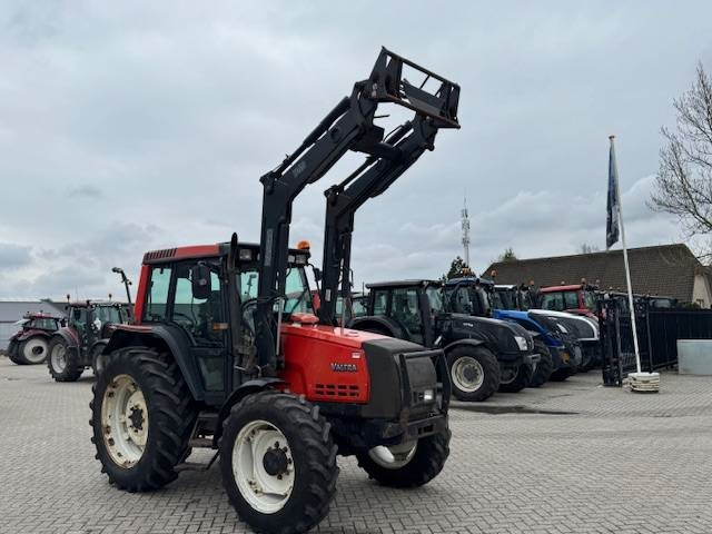 Valtra Valmet 6650 Hitech, voorlader, vloeistofkoppeling - Traktor: das Bild 2 Valtra Valmet 6650 Hitech, voorlader, vloeistofkoppeling - Traktor: das Bild 2