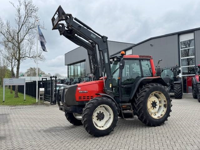 Valtra Valmet 6650 Hitech, voorlader, vloeistofkoppeling - Traktor: das Bild 1 Valtra Valmet 6650 Hitech, voorlader, vloeistofkoppeling - Traktor: das Bild 1