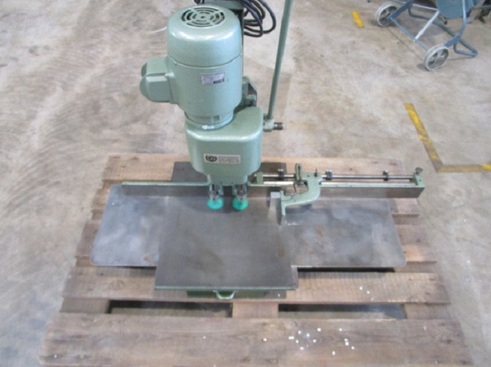 ZWEISPINDELBOHRMASCHINE HANG 136 D - Druckmaschine: das Bild 1 ZWEISPINDELBOHRMASCHINE HANG 136 D - Druckmaschine: das Bild 1