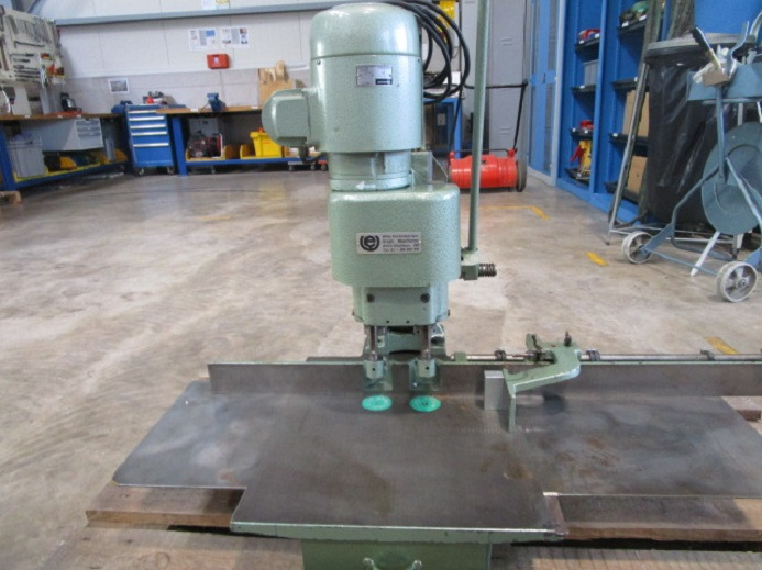 ZWEISPINDELBOHRMASCHINE HANG 136 D - Druckmaschine: das Bild 2 ZWEISPINDELBOHRMASCHINE HANG 136 D - Druckmaschine: das Bild 2