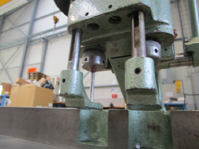 ZWEISPINDELBOHRMASCHINE HANG 136 D - Druckmaschine: das Bild 3 ZWEISPINDELBOHRMASCHINE HANG 136 D - Druckmaschine: das Bild 3