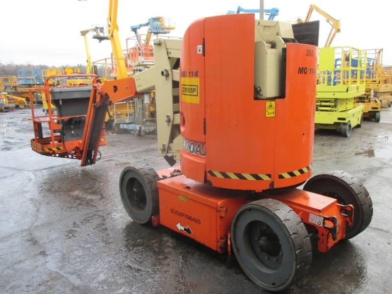 JLG E 300 AJ - Gelenkarmbühne: das Bild 4 JLG E 300 AJ - Gelenkarmbühne: das Bild 4