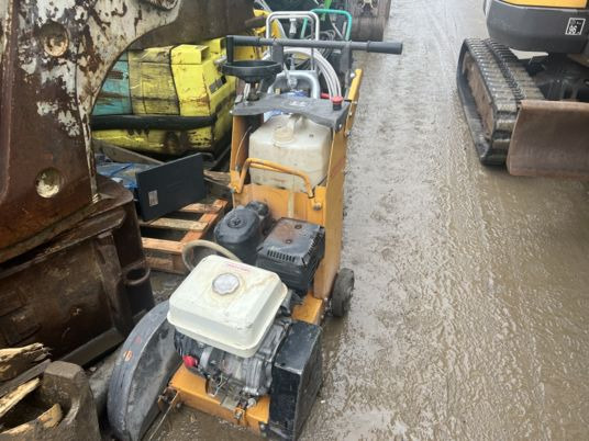 Scie à sol HUSQVARNA - Baugeräte: das Bild 1 Scie à sol HUSQVARNA - Baugeräte: das Bild 1