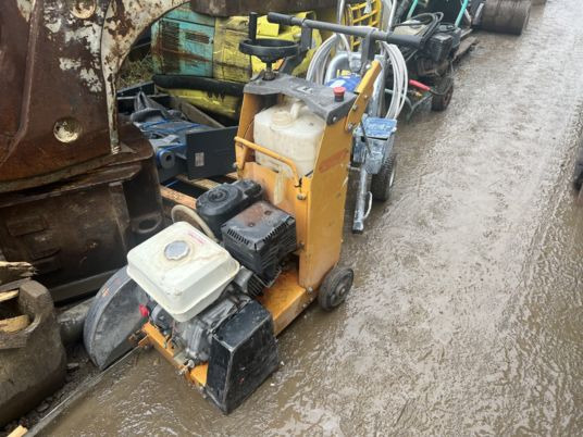 Scie à sol HUSQVARNA - Baugeräte: das Bild 2 Scie à sol HUSQVARNA - Baugeräte: das Bild 2