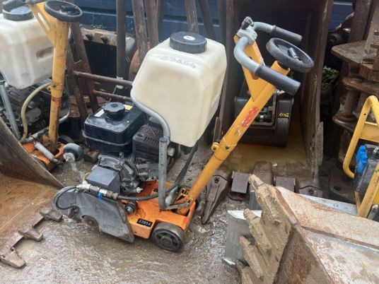 Scie à sol HUSQVARNA - Baugeräte: das Bild 1 Scie à sol HUSQVARNA - Baugeräte: das Bild 1