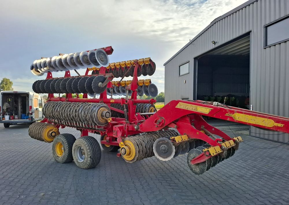 Väderstad Carrier 820 2011 rok , Nowe Talerze , Nie Malowany , Stan Bardzo Dobry - Technik für Bodenbearbeitung: das Bild 1 Väderstad Carrier 820 2011 rok , Nowe Talerze , Nie Malowany , Stan Bardzo Dobry - Technik für Bodenbearbeitung: das Bild 1