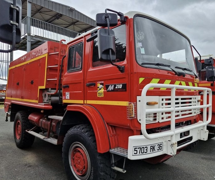 RENAULT M210 4x4 FPT HR 3500L - Feuerwehrfahrzeug: das Bild 2 RENAULT M210 4x4 FPT HR 3500L - Feuerwehrfahrzeug: das Bild 2