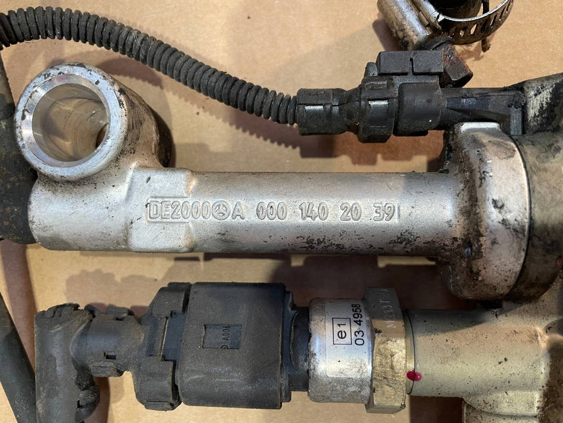 Mercedes-Benz Ad Blue Dosiereinheit A0001402039 A 0001402039 Mercedes Actros Cit - Auspuff/ Abgasanlage für Bus: das Bild 2 Mercedes-Benz Ad Blue Dosiereinheit A0001402039 A 0001402039 Mercedes Actros Cit - Auspuff/ Abgasanlage für Bus: das Bild 2