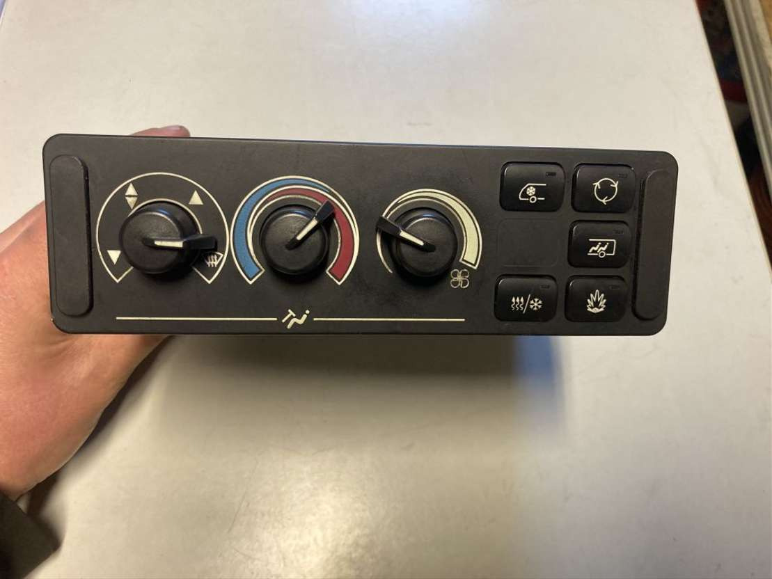 Wabco Wabco Klimabedienteil 4461950030 Citaro Mercedes 446 195 003 0 - Fahrerhaus und Interieur für Bus: das Bild 1 Wabco Wabco Klimabedienteil 4461950030 Citaro Mercedes 446 195 003 0 - Fahrerhaus und Interieur für Bus: das Bild 1