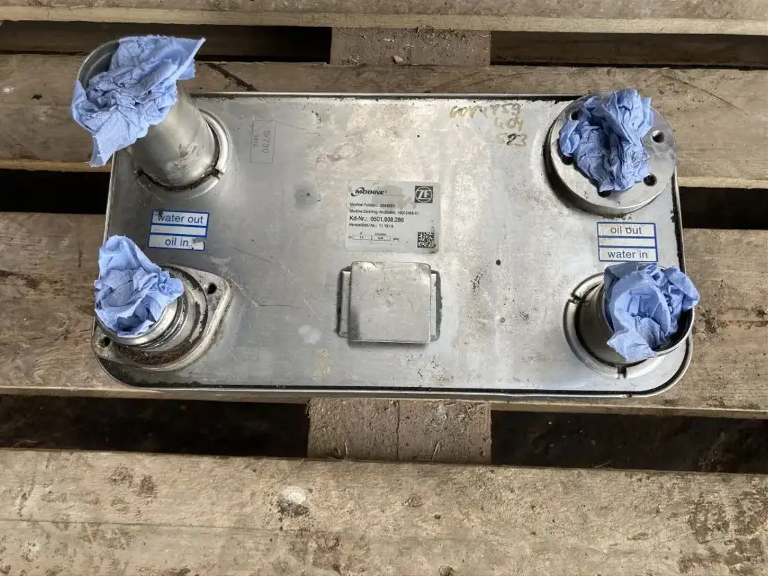 ZF ZF Ölkühler Wärmetauscher Getriebeölkühler Modine 0501.008.286 6084859 - Getriebe und Teile für Bus: das Bild 1 ZF ZF Ölkühler Wärmetauscher Getriebeölkühler Modine 0501.008.286 6084859 - Getriebe und Teile für Bus: das Bild 1