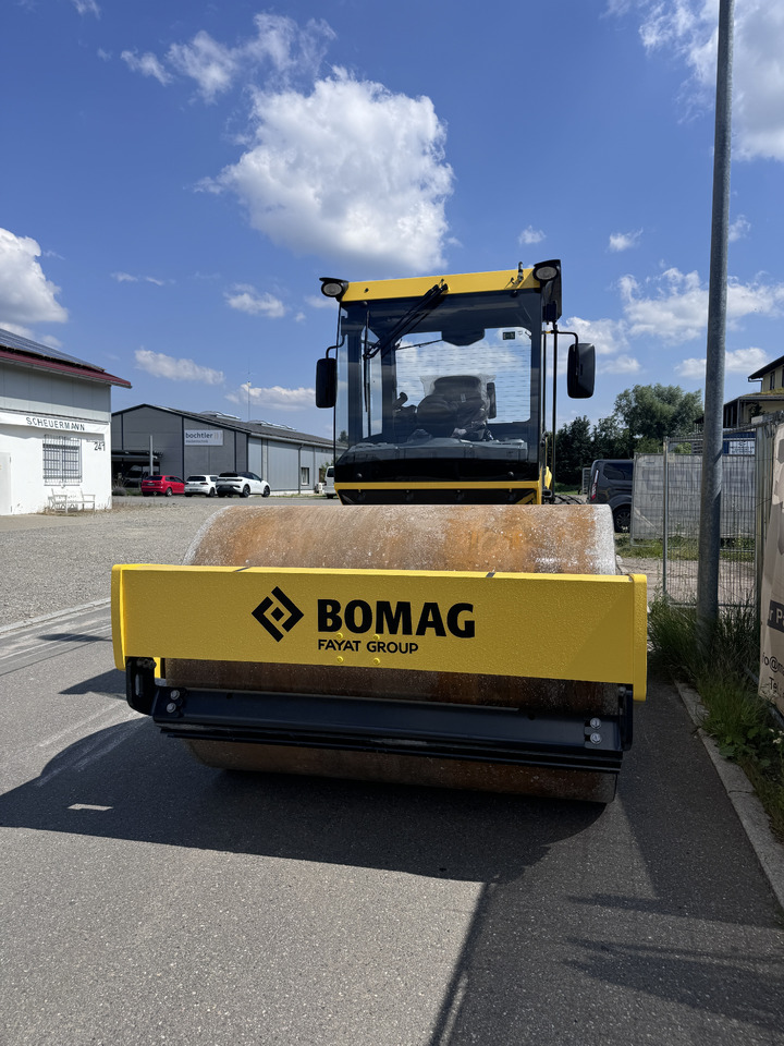 Bomag BW 213 D-5 - Walzenzug: das Bild 2 Bomag BW 213 D-5 - Walzenzug: das Bild 2