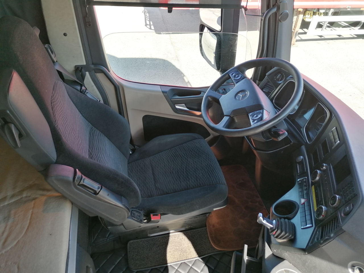 Sattelzugmaschine MERCEDES-BENZ Actros 1845: das Bild 9