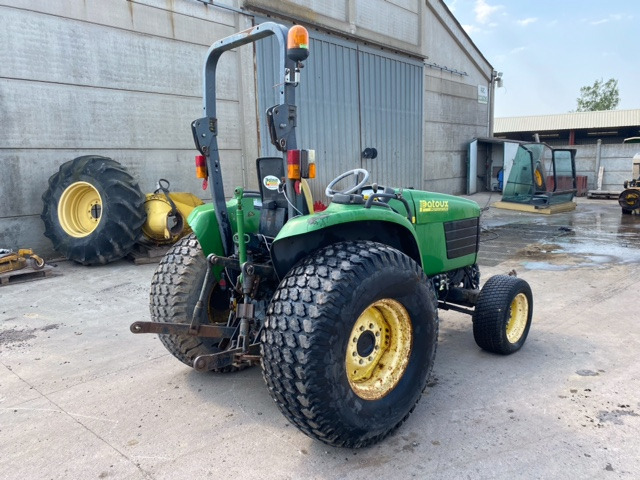 JOHN DEERE 4710 - Traktor: das Bild 4 JOHN DEERE 4710 - Traktor: das Bild 4