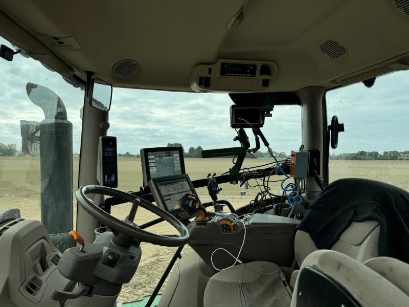 JOHN DEERE 6R250 - Traktor: das Bild 4 JOHN DEERE 6R250 - Traktor: das Bild 4