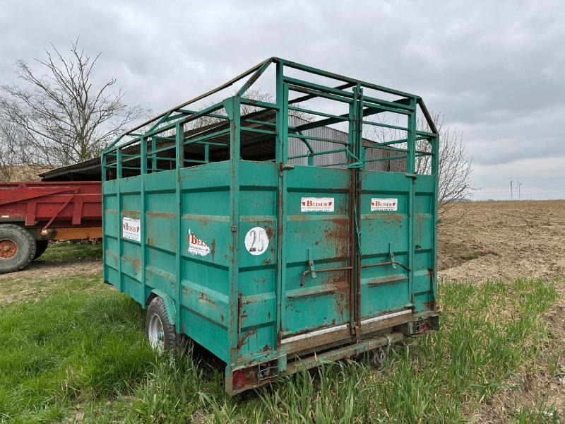 ROBUST 380 - Tiertransporter Anhänger: das Bild 2 ROBUST 380 - Tiertransporter Anhänger: das Bild 2