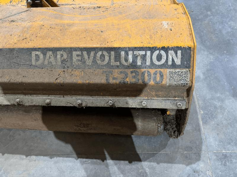 SERRAT T-2300 DAP - Seitenmulcher: das Bild 3 SERRAT T-2300 DAP - Seitenmulcher: das Bild 3