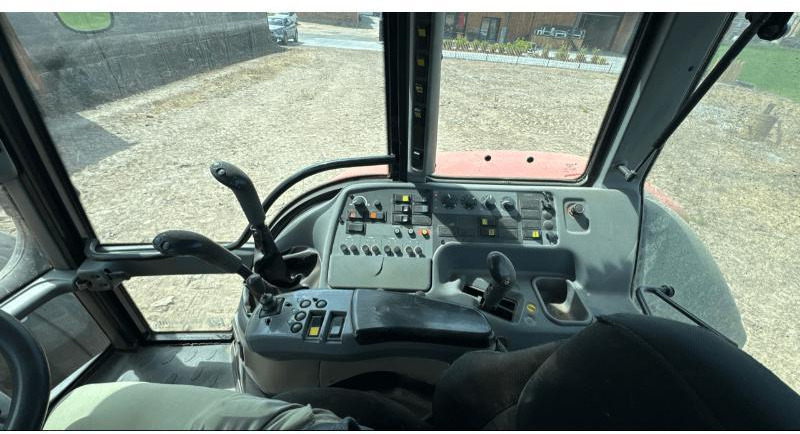 Traktor VALTRA T160: das Bild 9