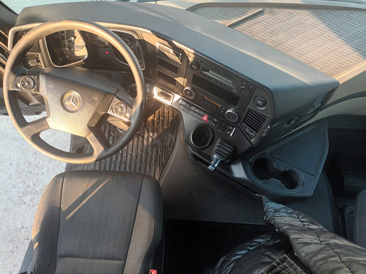 Tractor Head Mercedes-Benz Actros (2014) + Semi-trailer Tipper Meiller – Kipper (2004) - Sattelzugmaschine: das Bild 2 Tractor Head Mercedes-Benz Actros (2014) + Semi-trailer Tipper Meiller – Kipper (2004) - Sattelzugmaschine: das Bild 2