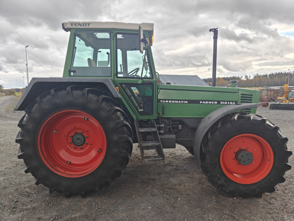 FENDT Farmer 312LSA Turbomatik - Traktor: das Bild 4 FENDT Farmer 312LSA Turbomatik - Traktor: das Bild 4