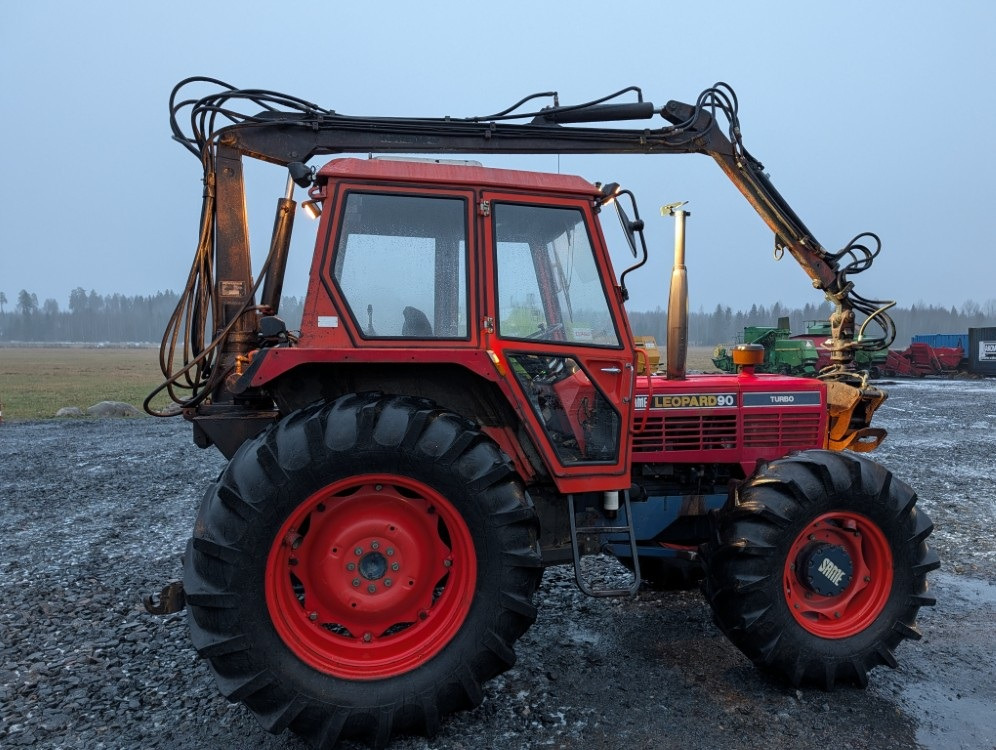 SAME Leopard 90 Turbo metsäkuormaajalla - Landmaschine: das Bild 4 SAME Leopard 90 Turbo metsäkuormaajalla - Landmaschine: das Bild 4