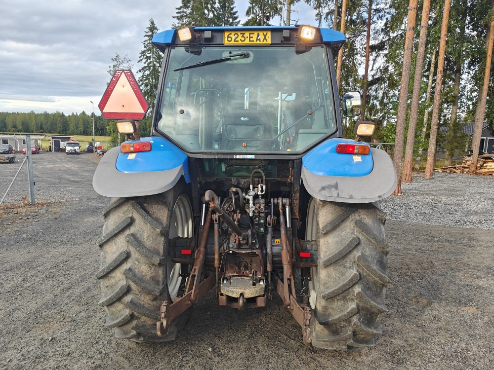 New Holland TS100, ES vaihteisto, ilmastointi, etukuormaaja Ålö Q55, katso video! - Traktor: das Bild 4 New Holland TS100, ES vaihteisto, ilmastointi, etukuormaaja Ålö Q55, katso video! - Traktor: das Bild 4