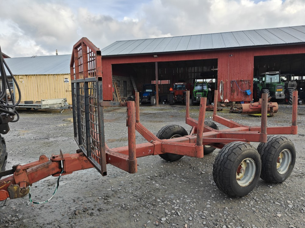 Rysky Metsävaunu telillä - Rückewagen: das Bild 1 Rysky Metsävaunu telillä - Rückewagen: das Bild 1