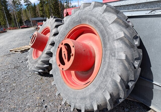 Taurus Paripyörät 18.4R38 todella hyväkuntoiset Fendt Farmer 312LSA sopivat - Komplettrad für Landmaschine: das Bild 1 Taurus Paripyörät 18.4R38 todella hyväkuntoiset Fendt Farmer 312LSA sopivat - Komplettrad für Landmaschine: das Bild 1