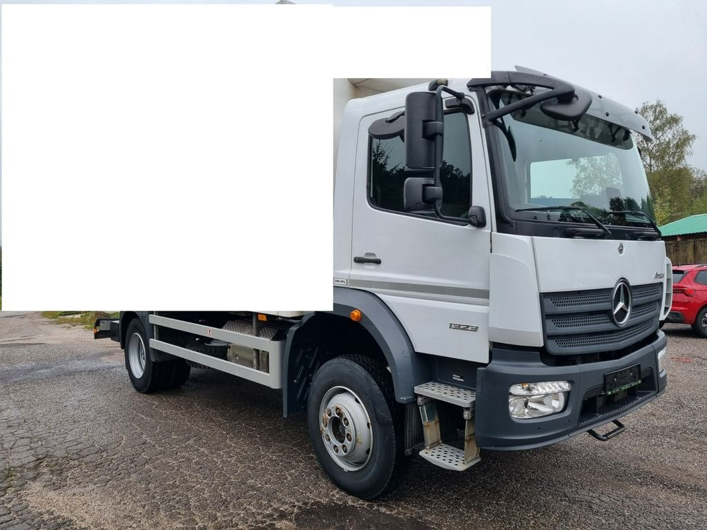 Mercedes-Benz MERCEDES ATEGO 1323 4x4 chassis - Fahrgestell LKW: das Bild 3 Mercedes-Benz MERCEDES ATEGO 1323 4x4 chassis - Fahrgestell LKW: das Bild 3