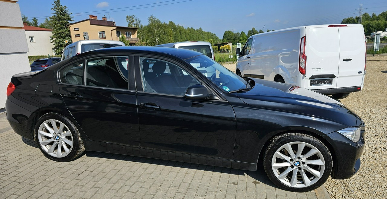 BMW SERIA 3 V (F30/F31/F34) BMW SERIA 3 BMW 330D xDrive ładny stan 4x4 sedan - Limousine: das Bild 5 BMW SERIA 3 V (F30/F31/F34) BMW SERIA 3 BMW 330D xDrive ładny stan 4x4 sedan - Limousine: das Bild 5