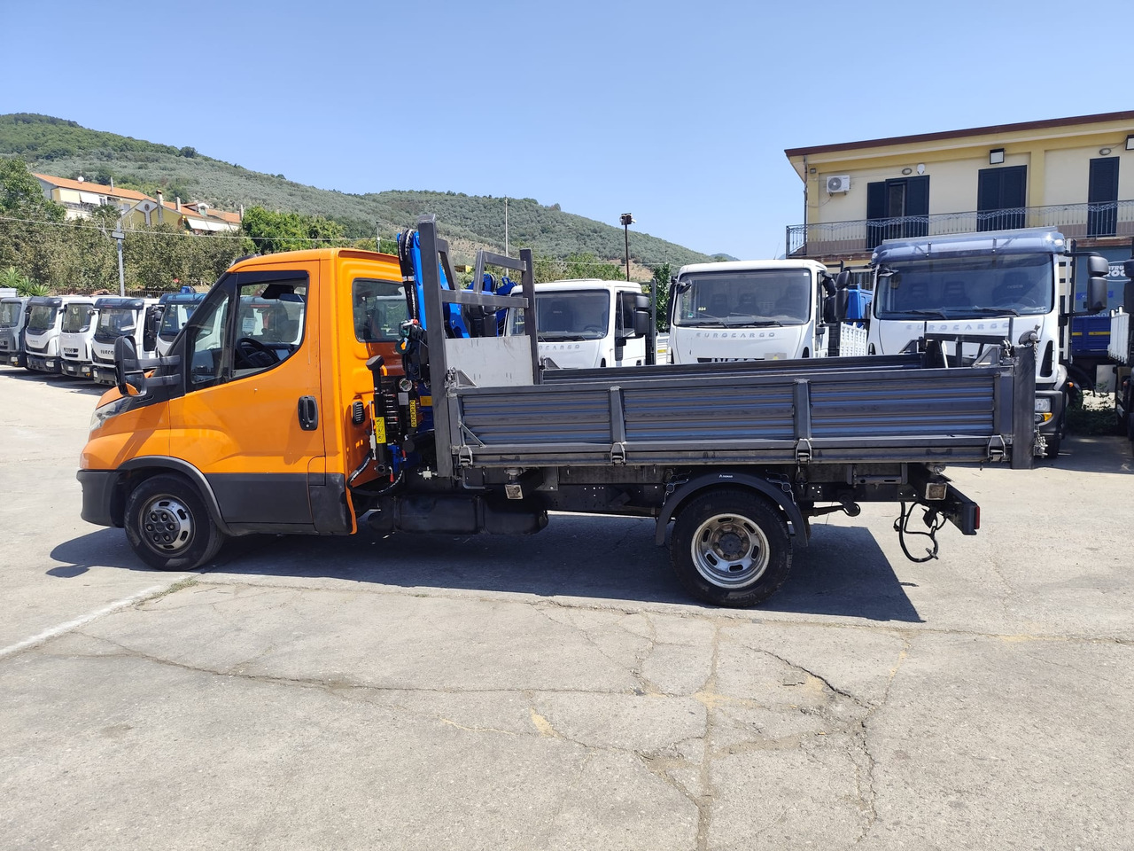 IVECO DAILY 35-140 - Autokran: das Bild 3 IVECO DAILY 35-140 - Autokran: das Bild 3