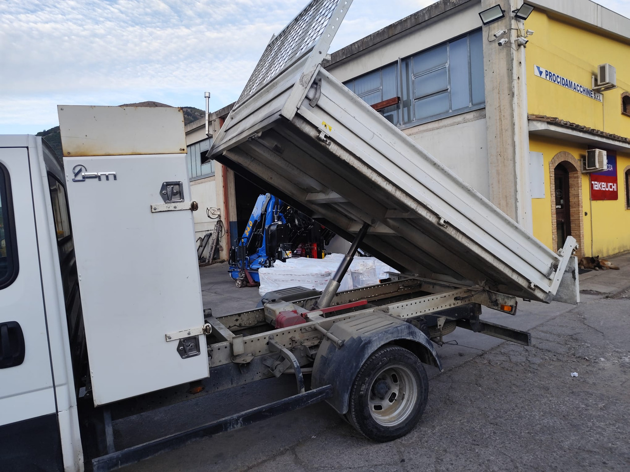 IVECO DAILY 35-140 - Kipper Transporter: das Bild 2 IVECO DAILY 35-140 - Kipper Transporter: das Bild 2
