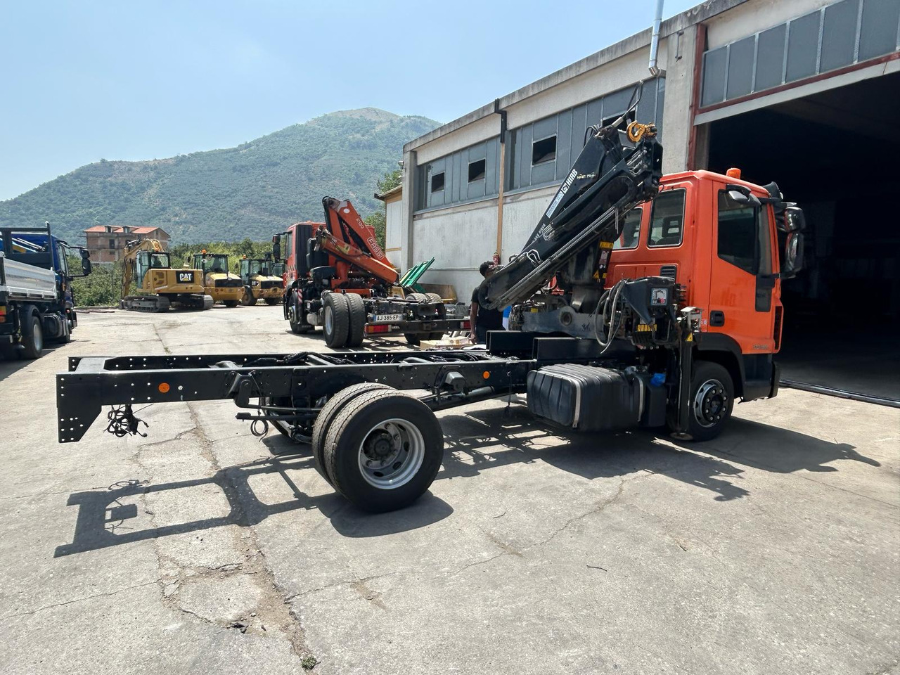 IVECO EUROCARGO 120-190L - Autokran: das Bild 3 IVECO EUROCARGO 120-190L - Autokran: das Bild 3