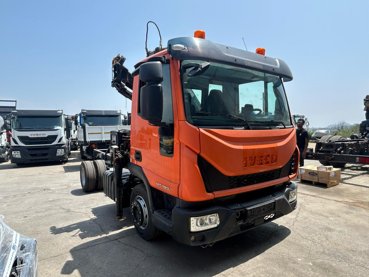 IVECO EUROCARGO 120-190L - Autokran: das Bild 1 IVECO EUROCARGO 120-190L - Autokran: das Bild 1