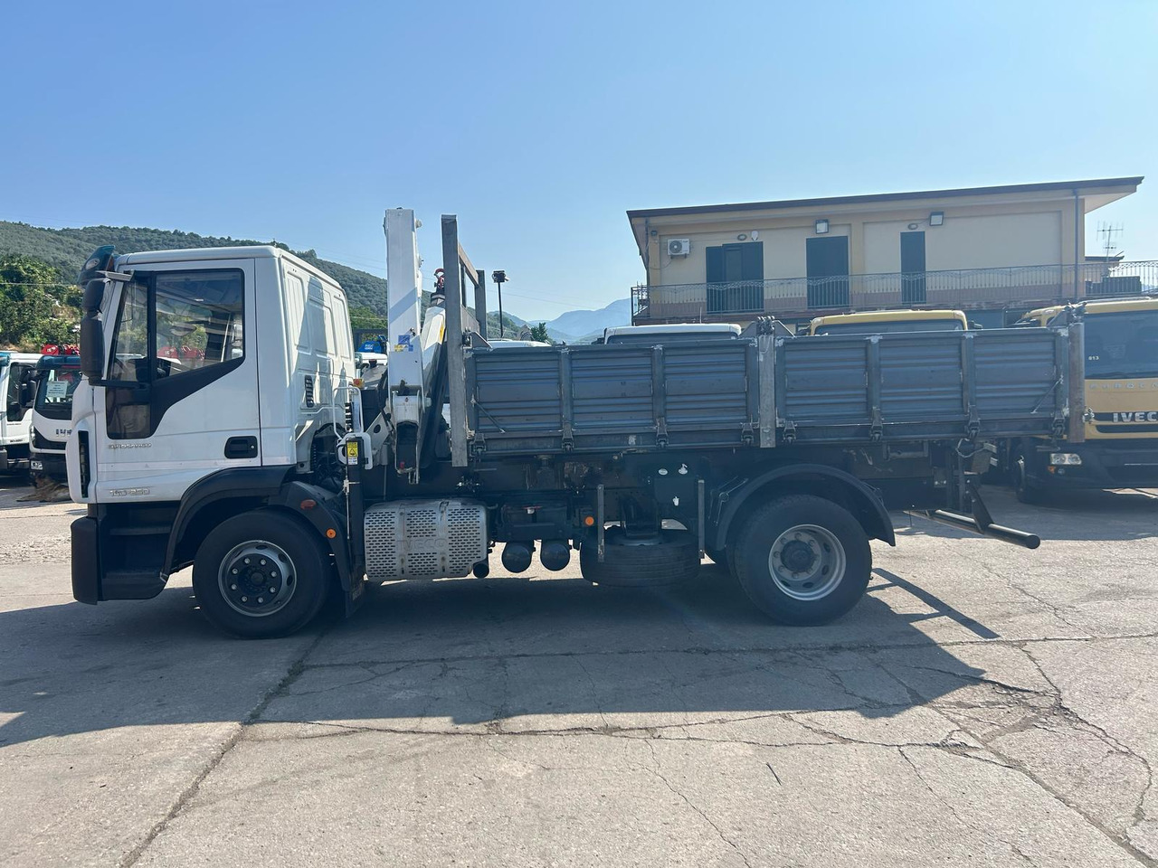 IVECO EUROCARGO 140-250 - Autokran: das Bild 5 IVECO EUROCARGO 140-250 - Autokran: das Bild 5