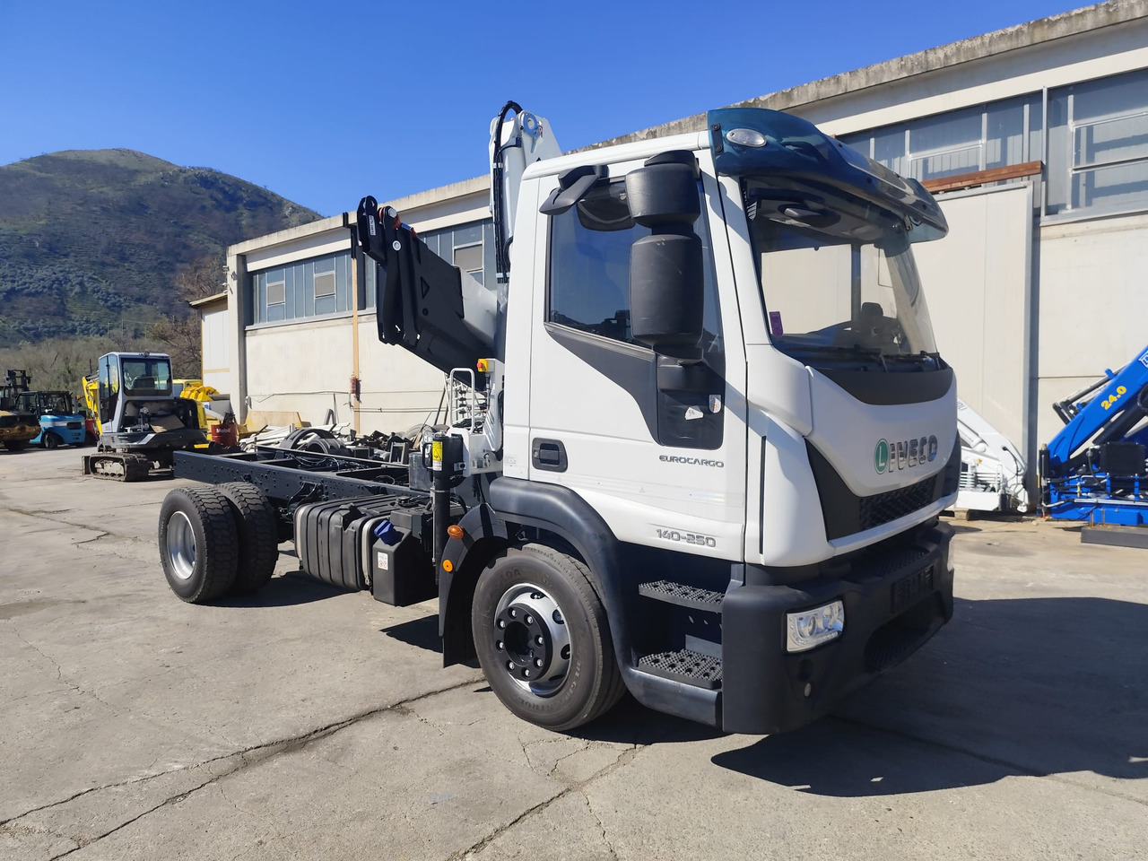 IVECO EUROCARGO 140-250 - Autokran: das Bild 1 IVECO EUROCARGO 140-250 - Autokran: das Bild 1
